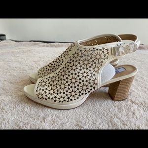 BRAND NEW HOT IN HOLLYWOOD HEELS